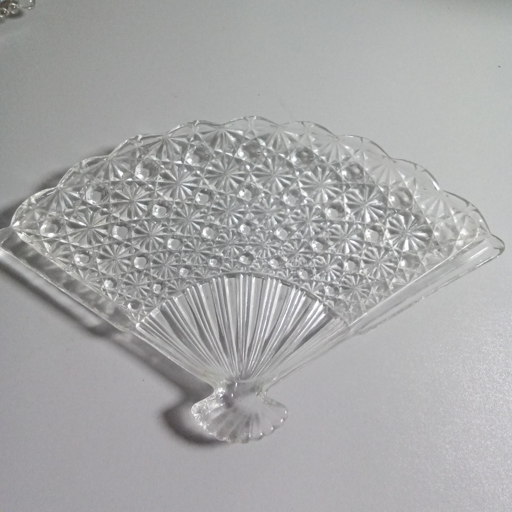 Avon Vintage Clear Pressed Glass Fan Shaped Soap Trinket Dish Starburst Pattern